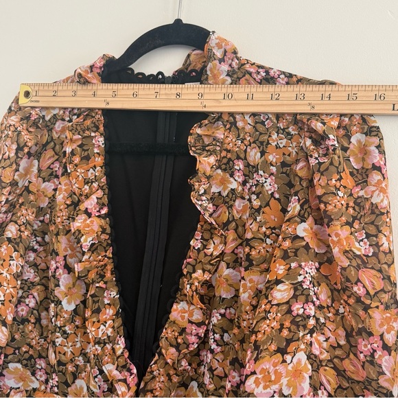 Showpo Liadi Playsuit Jumpsuit wome longsleeve plunge playsuit Black Floral Sz 8 - Picture 9 of 16